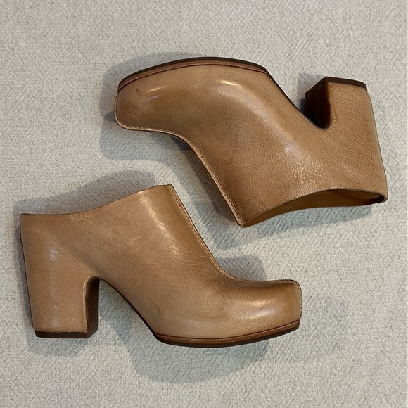 Kork-Ease Tan Leather Mules with Chunky Heel - Picture 10 of 12